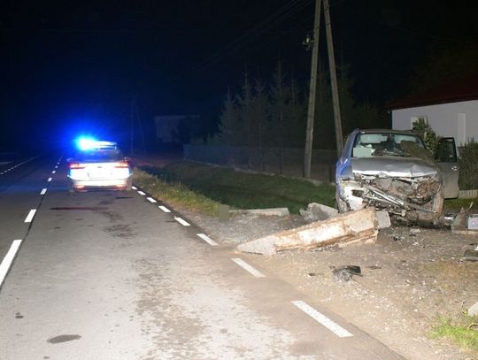 Chciał ominąć sarnę, uderzył w przepust. Dwóch mieszkańców gm. Zamość trafiło do szpitala [ZDJĘCIA]
