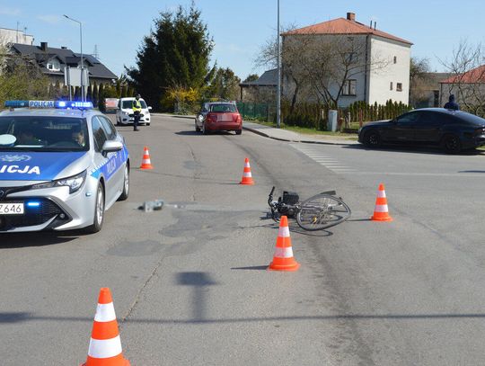 Na skrzyżowaniu z ul. Braterstwa Broni w miejscowości Chyża (gm. Zamość) 84-letni rowerzysta został potrącony przez kierującego audi.