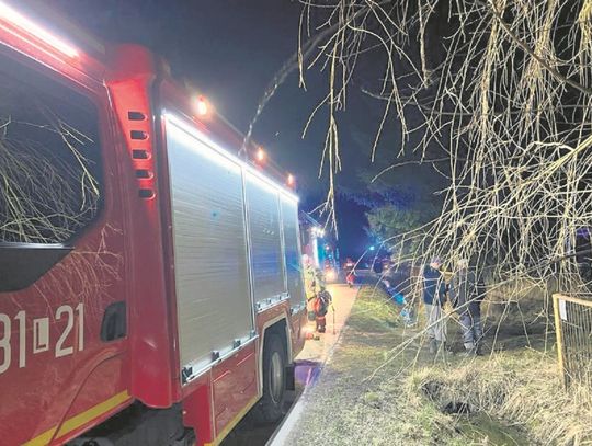 Chyża: Z płonącego domu strażacy uratowali trzech mężczyzn