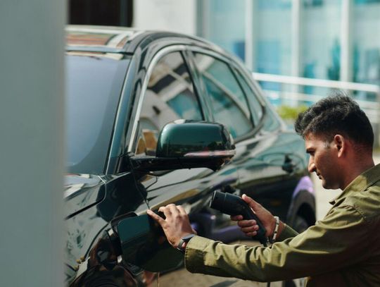 W listopadzie już co 10 nowy samochód osobowy wyjeżdżający z polskich salonów był całkowicie elektryczny.