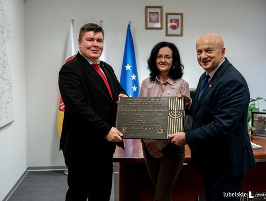 Co dalej z tablicą poświęconą szczebrzeszyńskim Żydom?