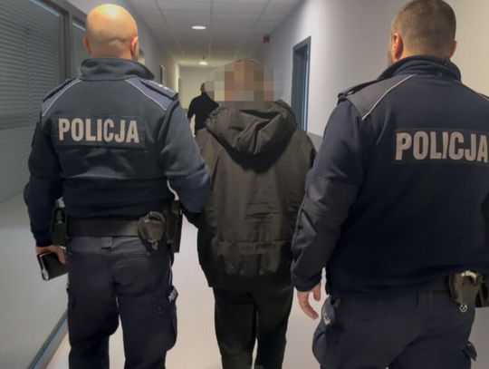 Szybko spada liczba wakatów w policji. Odchodzi z niej coraz mniej osób, a coraz więcej młodych ludzi jest zainteresowanych służbą w tej formacji.