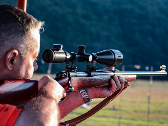 Coraz więcej Polaków chce mieć własną broń.