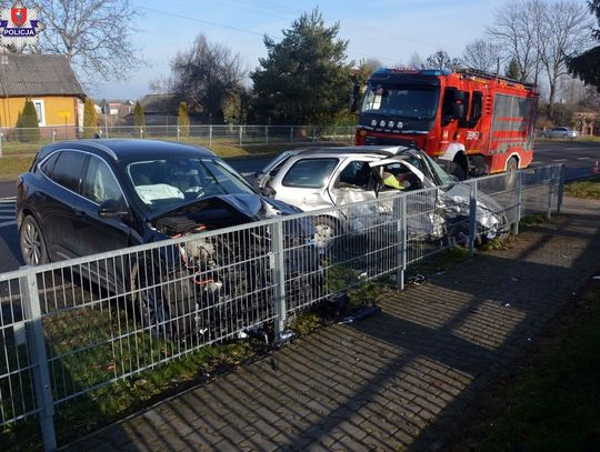 Czołówka w Miączynie. Oboje kierujący trafili do szpitala Wypadek w Miączynie. 8 grudnia 2025.