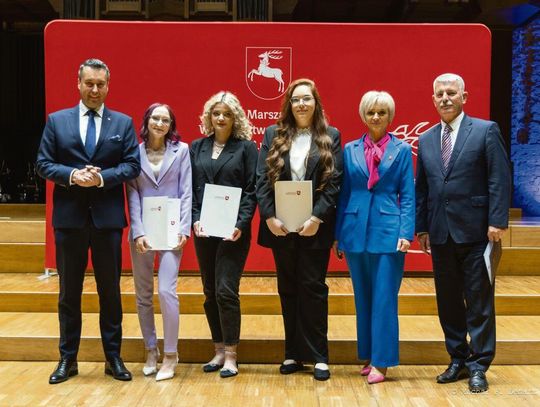 Cztery stypendystki Akademii Zamojskiej. Marszałek docenił ich osiągnięcia