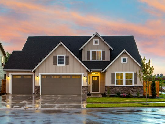 Czy drzwi do mieszkania z montażem w Łodzi pomagają zwalczyć problem przeciągów?