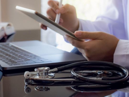 Medycy ustalają, w jakim zakresie i jak używać sztucznej inteligencji przy leczeniu ludzi.