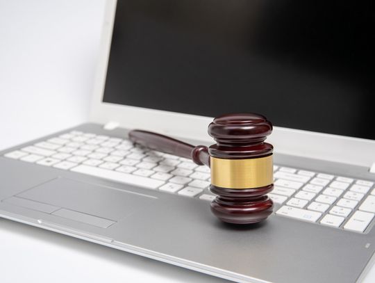 Czy szukać pomocy prawnej na forum internetowym? Poradnik dłużnika.