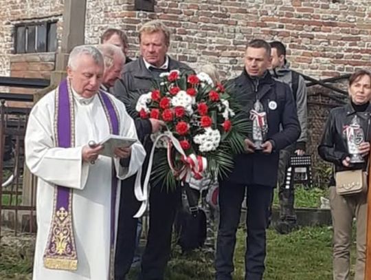 Wiesław Cielica - Członek Zarządu Powiatu Tomaszowskiego, reprezentując władze powiatu, odwiedził cmentarze po stronie ukraińskiej, gdzie spoczywają polegli Polacy.