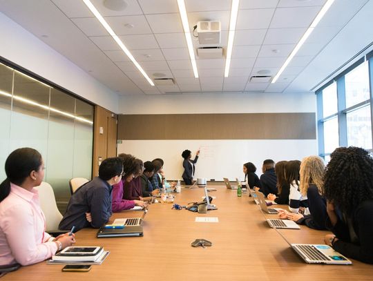 Dlaczego warto inwestować w szkolenia dla firm?