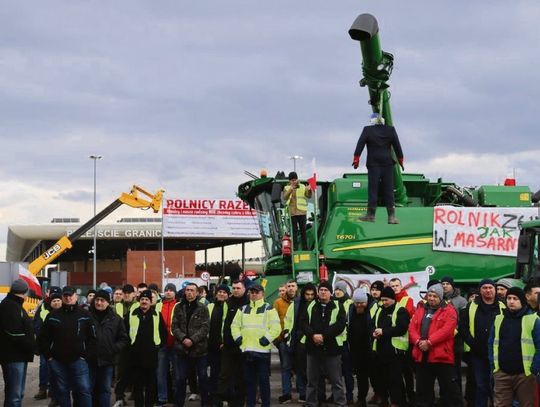Rolniczy protest i blokadę przejścia w Dołhobyczowie zawieszono w mijającym tygodniu, ale na maj planowane jest jej wznowienie.