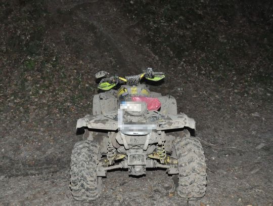 W lesie w Tarnawie-Kolonii podczas przejażdżki quadem doszło do wywrotki, a ciężki pojazd przygniótł 33-latka z gminy Wysokie.