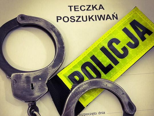 Dwóch poszukiwanych przestępców ukryło się pod jednym dachem