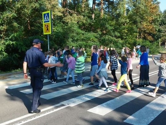 Dzieci, bądźcie bezpieczne. Policjanci odwiedzają szkoły i przedszkola