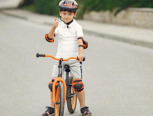 Musisz uważać, gdzie twoje dziecko jeździ rowerem. Bo jeśli korzysta ze ścieżek rowerowych, to może cię to słono kosztować.