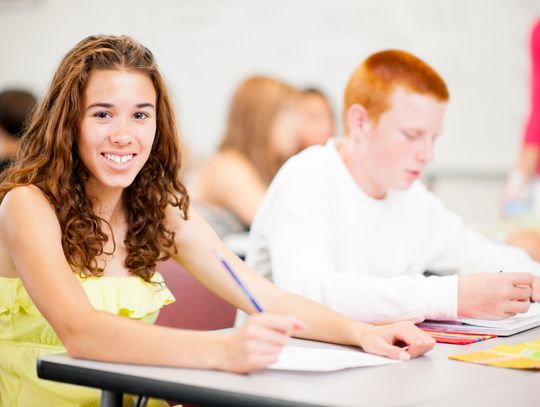W 2024 roku egzamin ósmoklasisty będzie jeszcze obejmował wiadomości i umiejętności określone w wymaganiach egzaminacyjnych.
