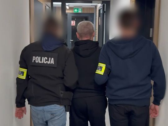 Fałszerze banknotów zatrzymani. Grozi im wiele lat za kratami Działalność 7 osób podejrzanych o produkcję fałszywych banknotów przerwali policjanci z Centralnego Biura Zwalczania Cyberprzestępczości i kilku miast.