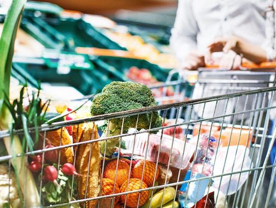 Szczęście ma ten, kto ma własny ogródek. Nie musi patrzeć na ceny warzyw i owoców w sklepach i na straganach.