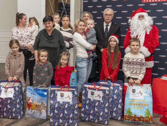 Finał akcji Kroniki Tygodnia „Wybierz sobie Mikołaja”. Kto komu wręczył prezent?