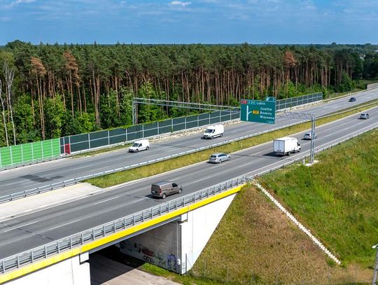 Droga ekspresowa S17 prowadzi z centrum Polski do granicy z Ukrainą, pełniąc ważną rolę zarówno w ruchu wewnętrznym, jak i międzynarodowym.