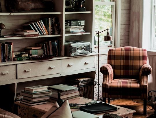 Gdzie ustawić w domu wieszak podłogowy?