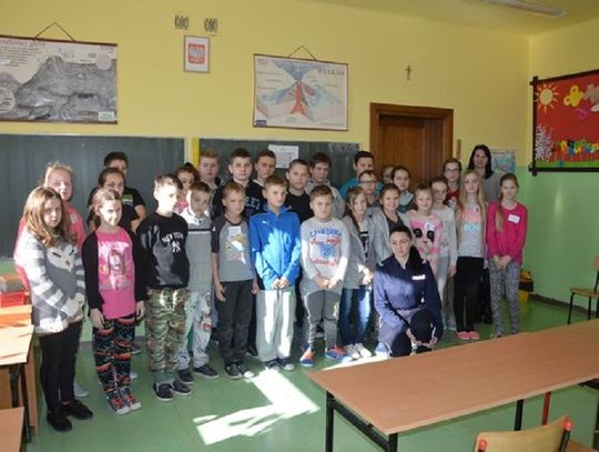 Gm. Biłgoraj: Policjantka odwiedziła dzieci w Woli Dereźniańskiej