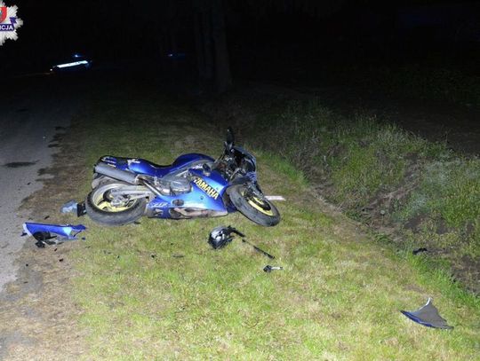 Kierująca Audi wyjeżdżając z posesji, nie ustąpiła pierwszeństwa jadącemu przez m. Majdan Tuczępski w gm. Grabowiec motocykliście i doprowadziła do zderzenia pojazdów.