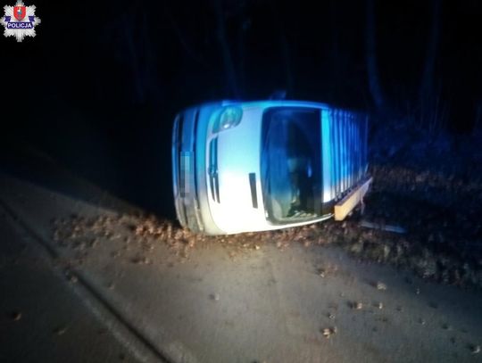 Gm. Grabowiec: Pijany 33-latek doprowadził do przewrócenia się busa W m. Tuczępy w gm. Grabowiec kierowca stracił panowanie nad pojazdem i doprowadził do jego przewrócenia.