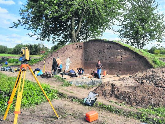 Do kurhanów z Ślipczu nad Bugiem (gmina Hrubieszów) znowu wrócili archeolodzy z Instytutu Archeologii UMSC w Lublinie.