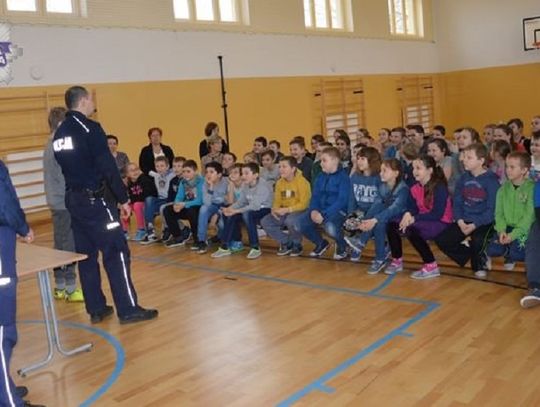 Gm. Hrubieszów: Policjanci odwiedzili szkołę w Mienianach