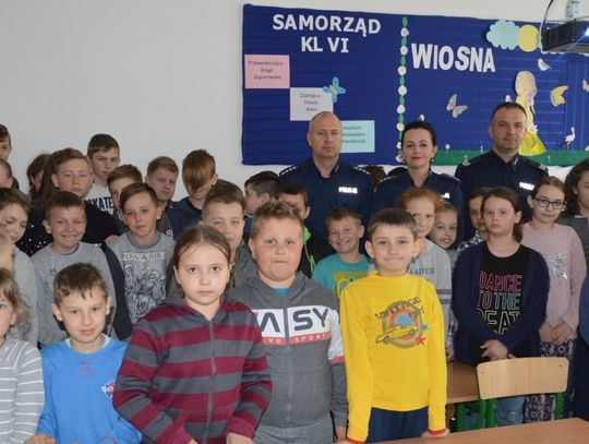 Gm. Hrubieszów: Policjanci odwiedzili uczniów ze Ślipcza