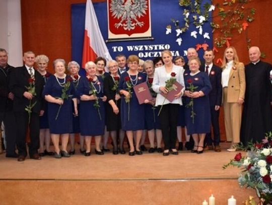 Klub Seniora Legenda i Anna Pawliszak dołączyli do grona laureatów tytułu „Człowiek Roku Gminy Komarów-Osada”.