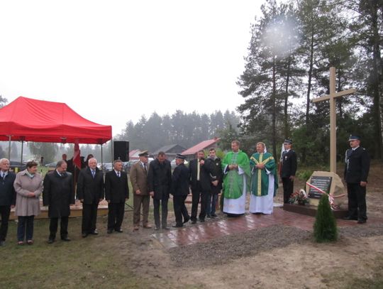 Gm. Krasnobród: Jest pomnik w Starej Hucie. Upamiętnia mieszkańców wioski