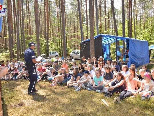 Gm. Krasnobród: Policjanci na harcerskim obozie (ZDJĘCIA)