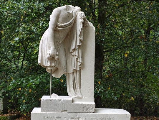 Nagrobek śp. Karoliny z Lubańskich Woronieckiej już po zakończonych w 2025 r. pracach konserwatorskich.