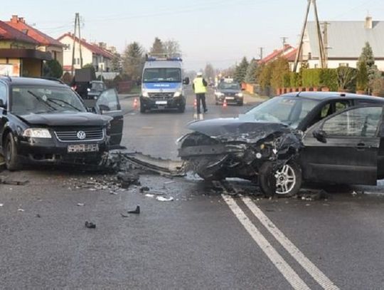 Gm. Łukowa: Wypadek w Chmielku. Ford zderzył się z volkswagenem