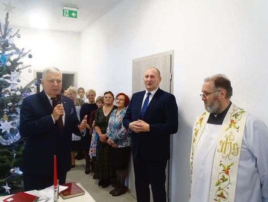 W grudniu ub. r. w Grodysławicach w Dziennym Domu Senior+ odbyło się drugie spotkanie wigilijne dla seniorów. Po raz pierwszy mieli oni okazję zobaczyć budynek po generalnym remoncie.