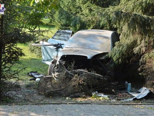 Gm. Sitno: Wypadek w Karpiu. Audi rozbiło sie na przepuście, żeby nie uderzyć renaulta (ZDJĘCIA)