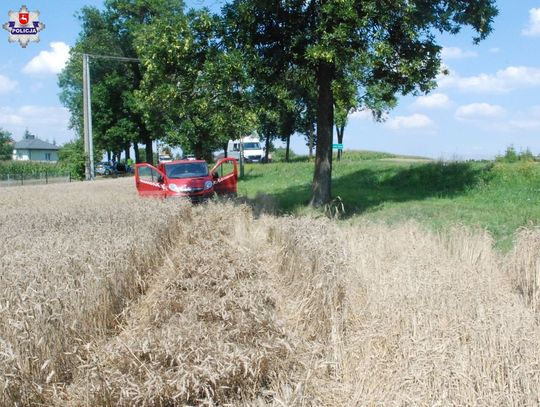 Gm. Stary Zamość: Wypadek w Chomęciskach Małych. Kierowca przysnął, bus wjechał na pole (ZDJĘCIA)