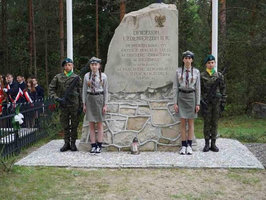 4 maja w Błudku odbyły się patriotyczno-religijne uroczystości upamiętniające 80. rocznicę rozbicia przez oddział Armii Krajowej niemieckiego obozu zagłady.