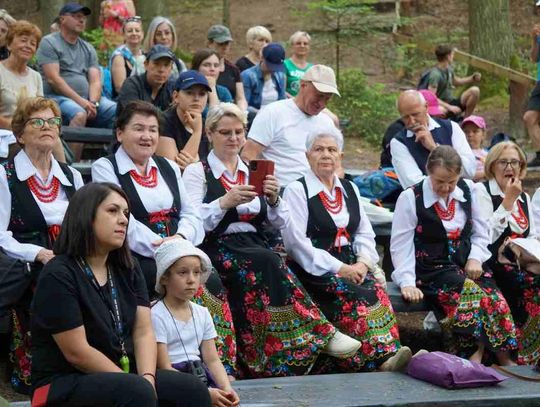 Śpiewający rajd pieszy pod nazwą „Z Szumów nad Morze”.