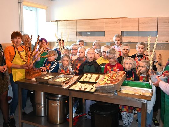 Warsztaty kurowala w ramach projektu pn.: „Tradycyjne zrękowiny w Majdanie Górnym” realizowanego przez Bibliotekę w Majdanie Górnym.