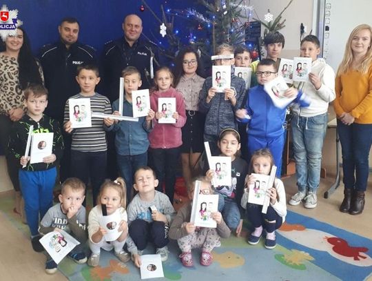 Gm. Tomaszów Lubelski: Policjanci odwiedzili dzieci w Justynówce