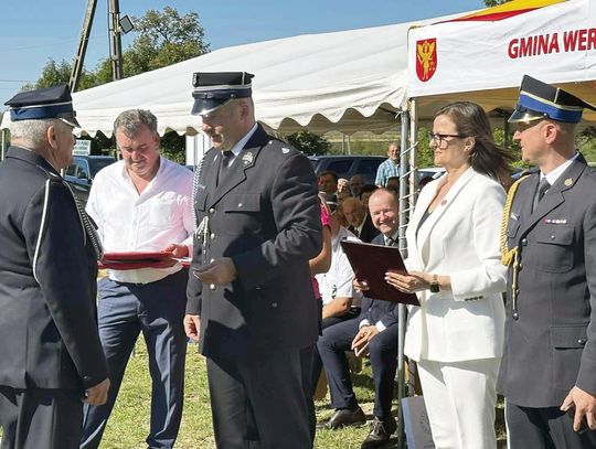 Podczas jubileuszu zasłużonych druhów nagrodzono medalami.