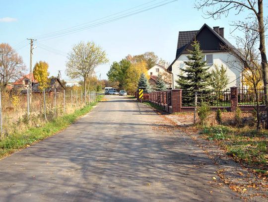 Gm. Zamość: Gmina zainwestowała w drogę w Zalesiu i w chodnik w Chyżej