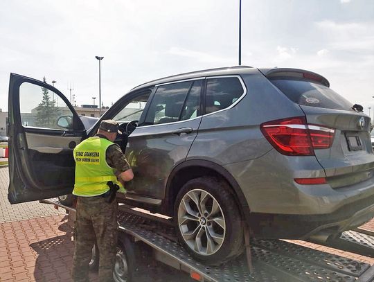 58-letni Ukrainiec przewoził przez przejście w Zosinie pochodzące z USA BMW. Posłużył się sfałszowanym dokumentem własności samochodu.