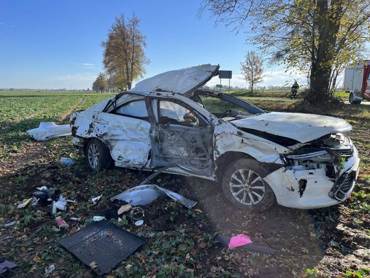 Rozbity samochód na miejscu wypadku w Kopyłowie w gminie Horodło.