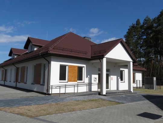 Budynek Centrum Opiekuńczo-Mieszkalnego w Bródku (gmina Łabunie).