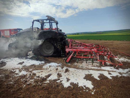 Gmina Trzeszczany: Warty 150 tys. zł ciągnik poszedł z dymem. Zapalił się na polu