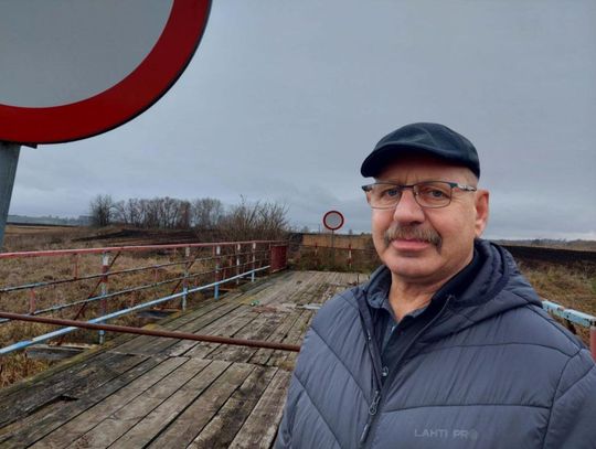 Od wiosny most na Huczwie w Mikulinie jest zamknięty. Mieszkańcy i korzystający z niego rolnicy apelują do władz gminy Tyszowce o jego remont i otwarcie.